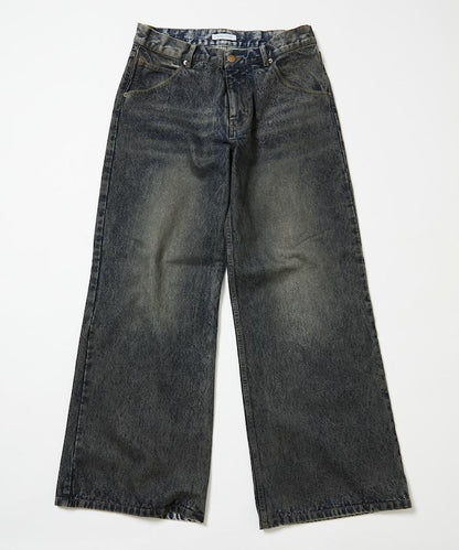 喇叭褲剪裁 漂白處理 牛仔褲