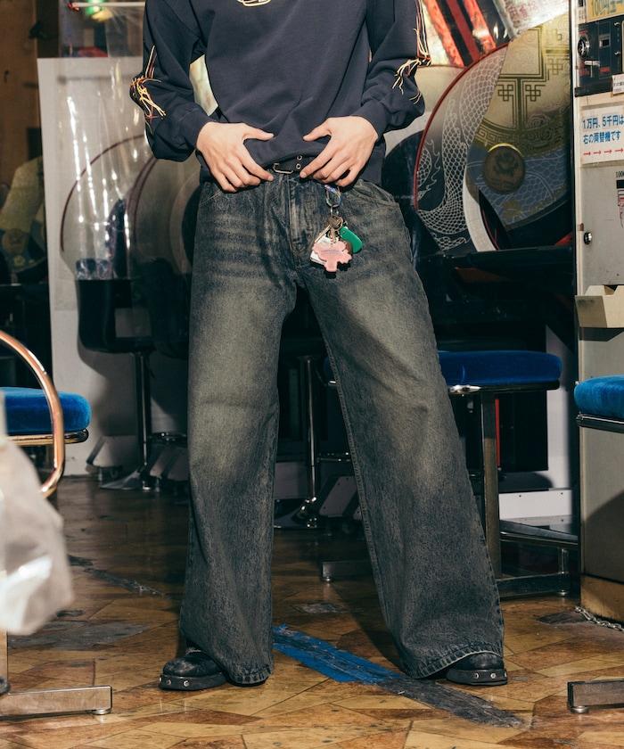 喇叭褲剪裁 漂白處理 牛仔褲