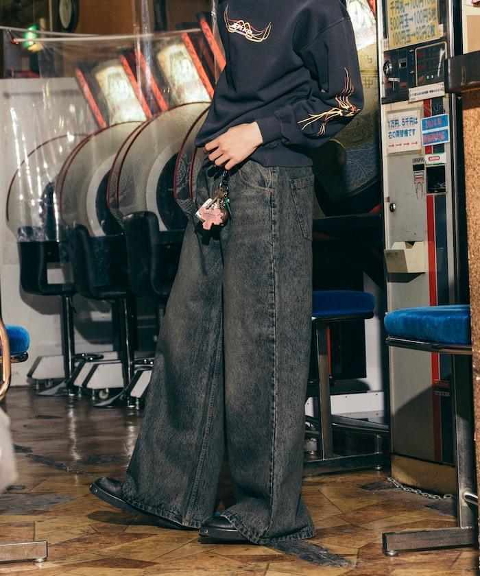 喇叭褲剪裁 漂白處理 牛仔褲