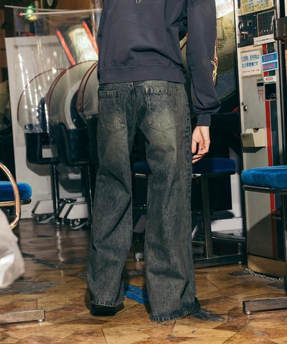 喇叭褲剪裁 漂白處理 牛仔褲