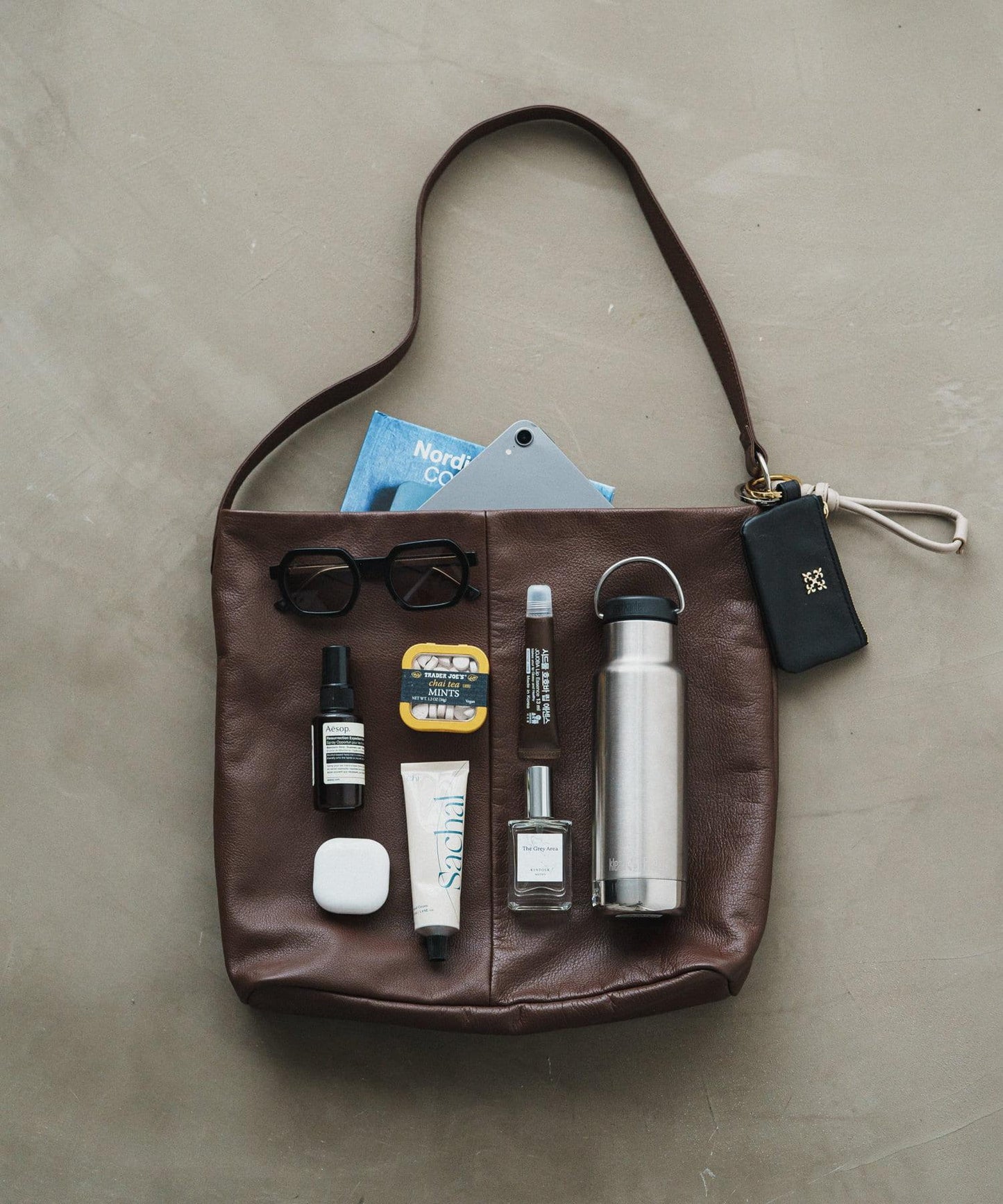 【可放卡片】帶卡拉賓的軟皮多功能盒