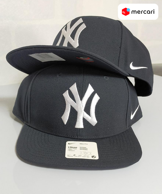 【NIKE PRO】ニューヨーク・ヤンキース　平つば　スナップバック　ネイビー (新品、未使用)