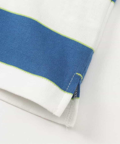 帶有許多繡章的條紋Polo衫