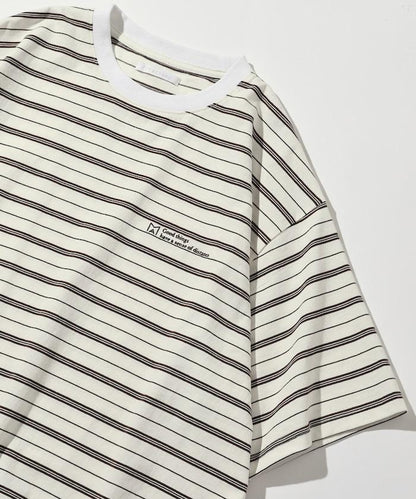 BASIC標誌刺繡T恤條紋/一點刺繡條紋T恤/短袖