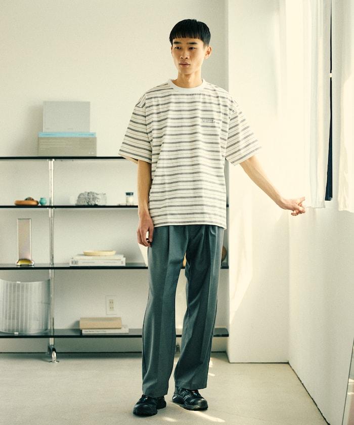 BASIC標誌刺繡T恤條紋/一點刺繡條紋T恤/短袖