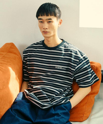 BASIC標誌刺繡T恤條紋/一點刺繡條紋T恤/短袖