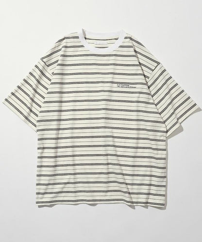 BASIC標誌刺繡T恤條紋/一點刺繡條紋T恤/短袖