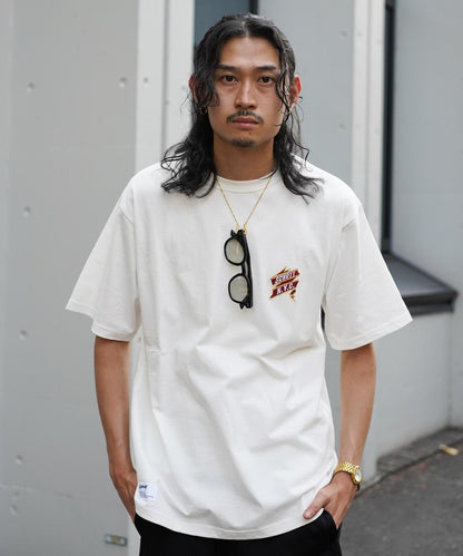 T恤 "鷹和絲帶刺繡"