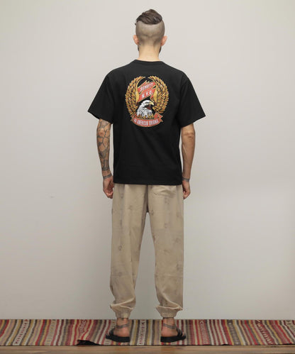 T恤 "鷹和絲帶刺繡"