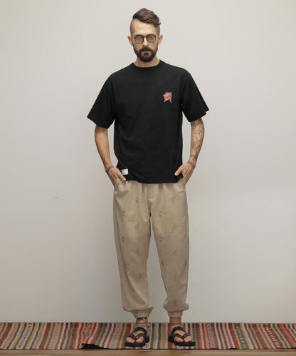 T恤 "鷹和絲帶刺繡"