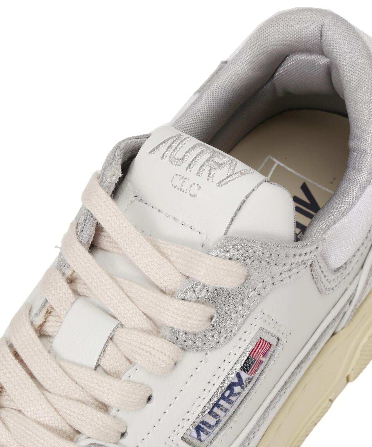 AUTRY CLC低幫女款運動鞋 MB02