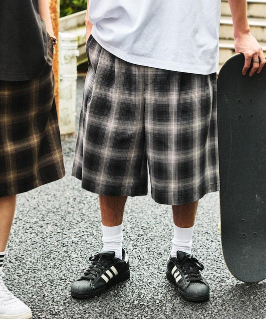 寬鬆剪裁漸變格紋休閒短褲