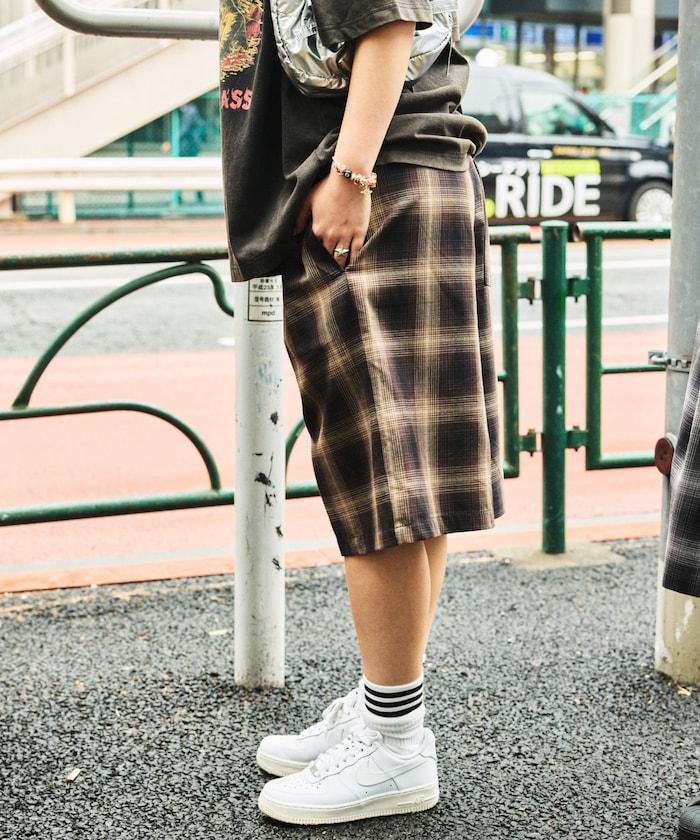 寬鬆剪裁漸變格紋休閒短褲