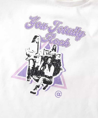 露肩T恤＆蕾絲吊帶套裝