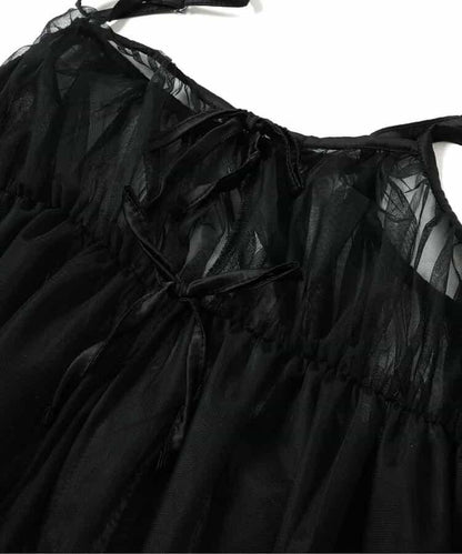 露肩T恤＆蕾絲吊帶套裝