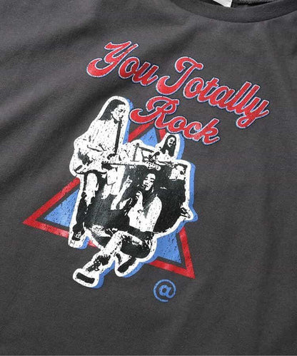 露肩T恤＆蕾絲吊帶套裝