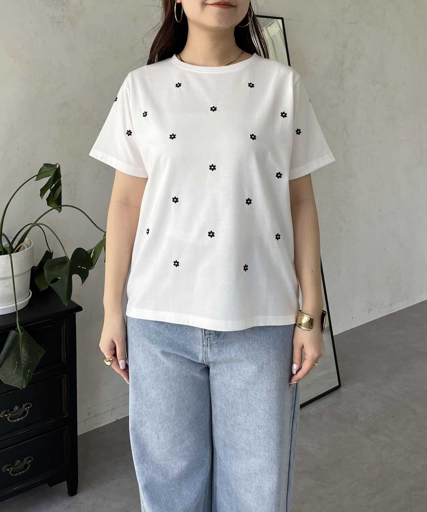 花朵刺繡T恤