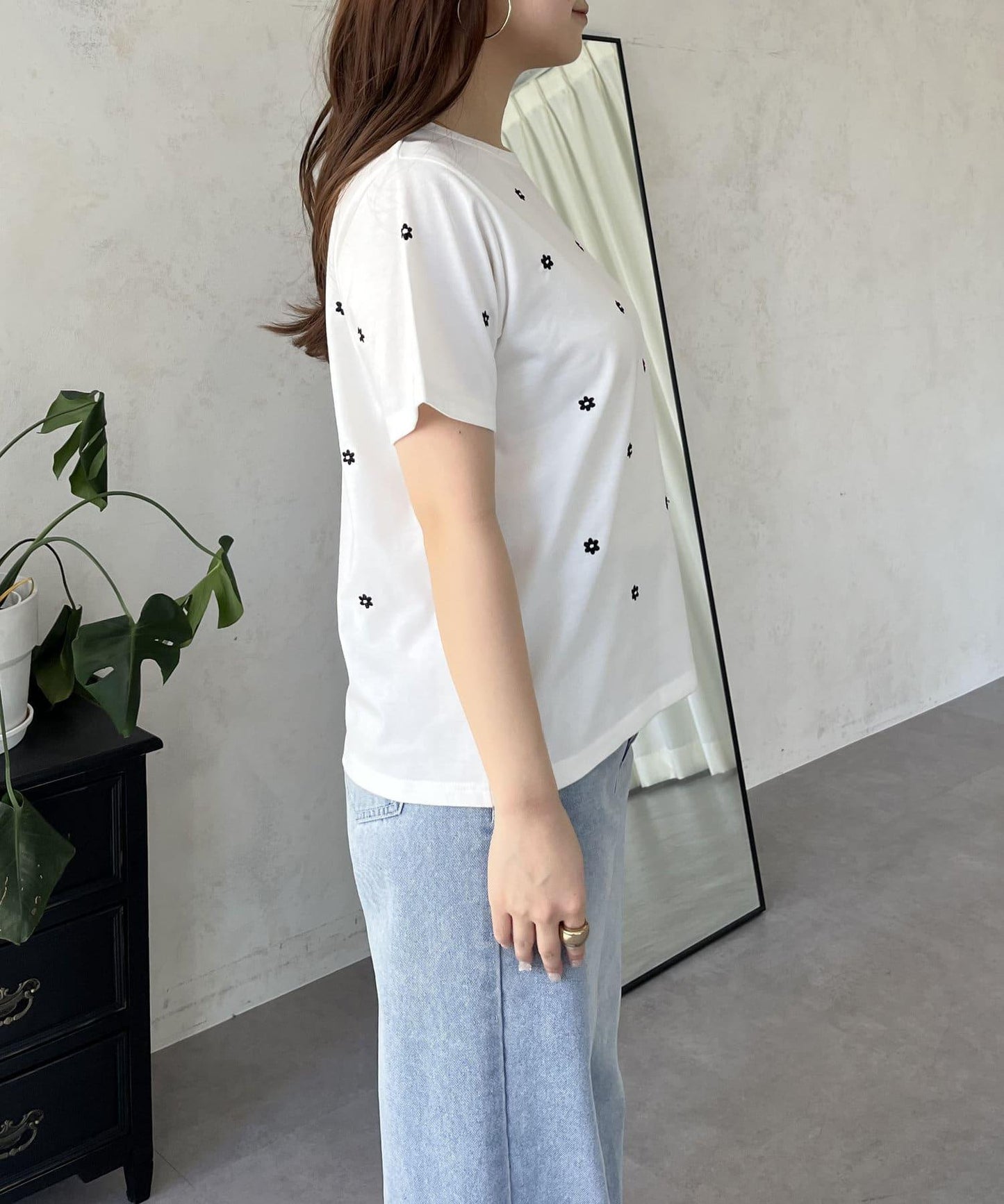花朵刺繡T恤