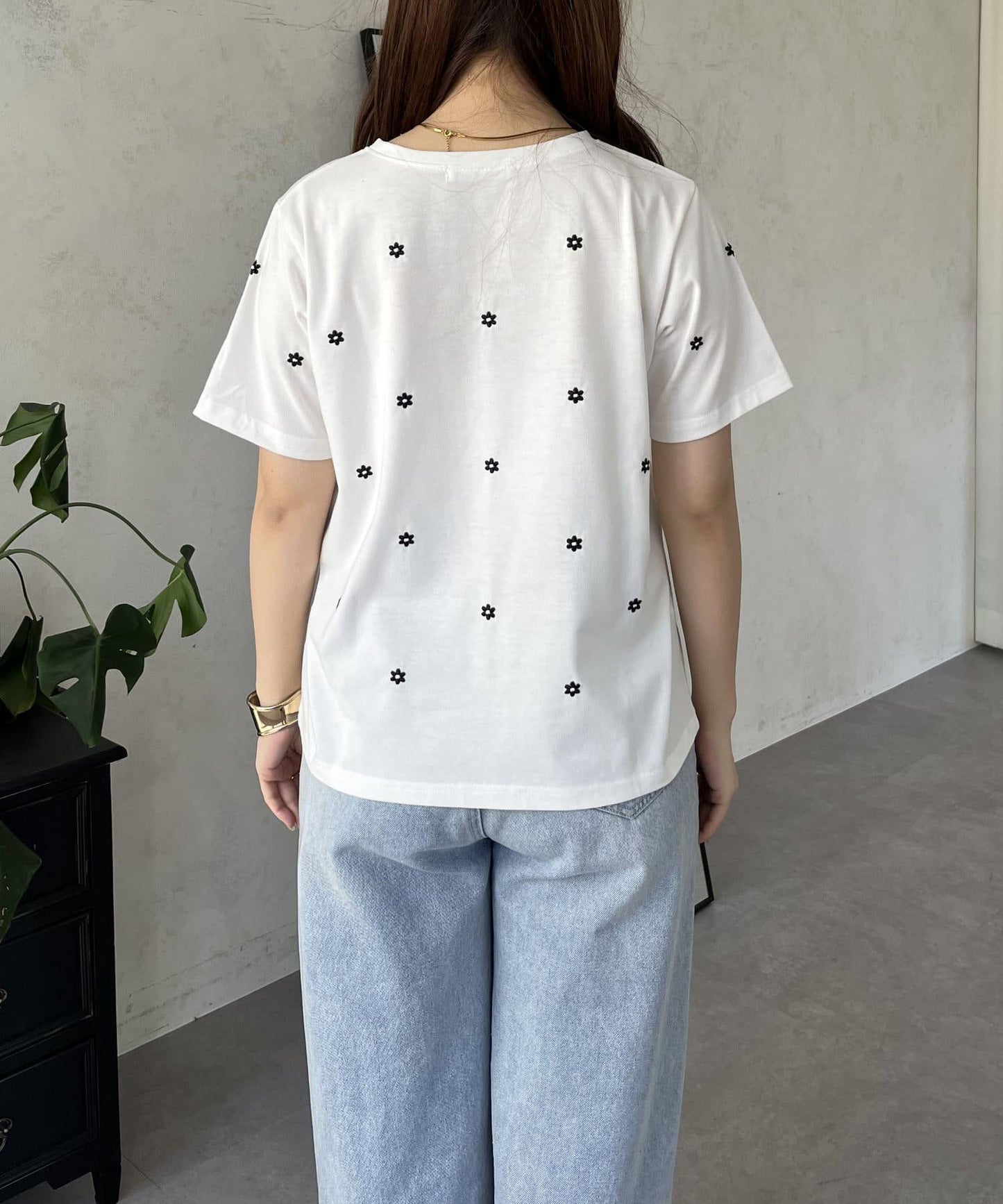 花朵刺繡T恤
