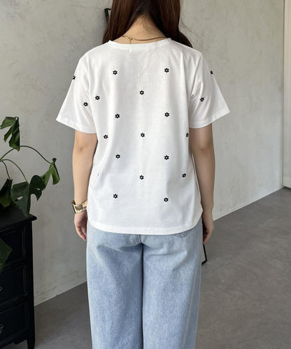 花朵刺繡T恤