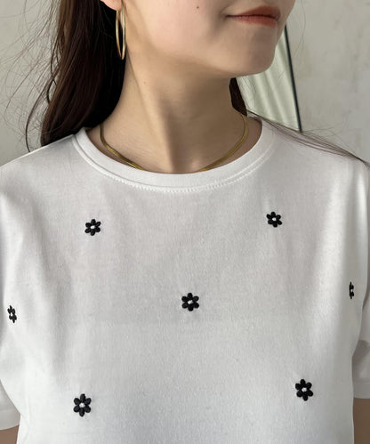 花朵刺繡T恤