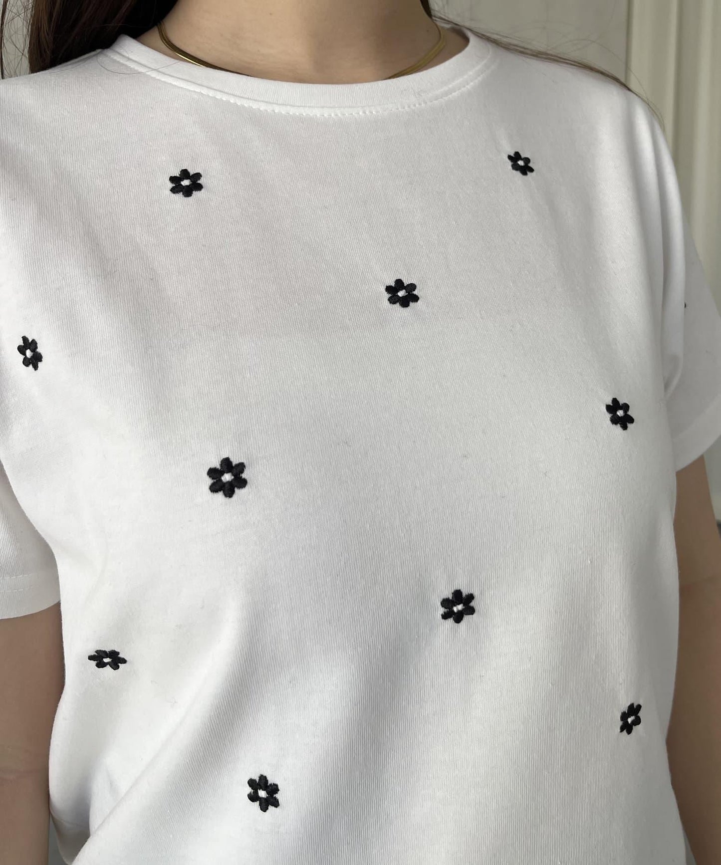 花朵刺繡T恤