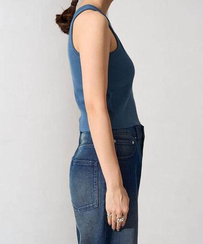 帶杯的無袖棉質肋條背心