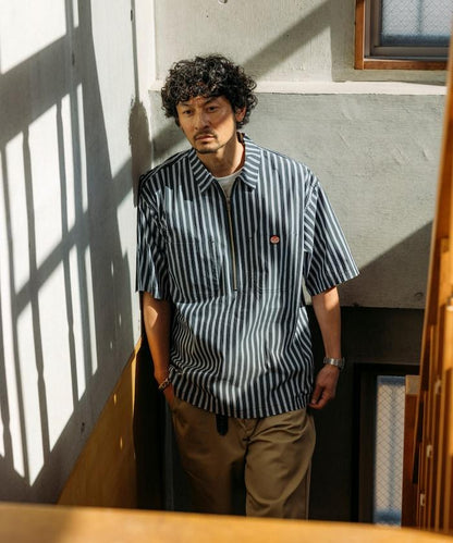 聯名 輕鬆版型 半拉鍊 單標誌 短袖工作襯衫 條紋 格子