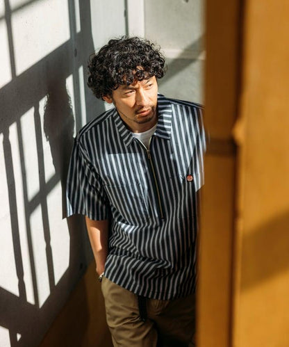 聯名 輕鬆版型 半拉鍊 單標誌 短袖工作襯衫 條紋 格子