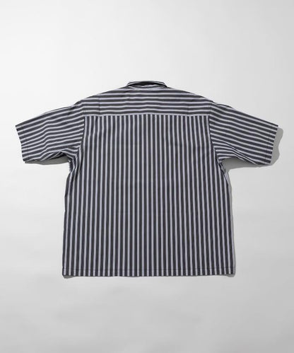 聯名 輕鬆版型 半拉鍊 單標誌 短袖工作襯衫 條紋 格子