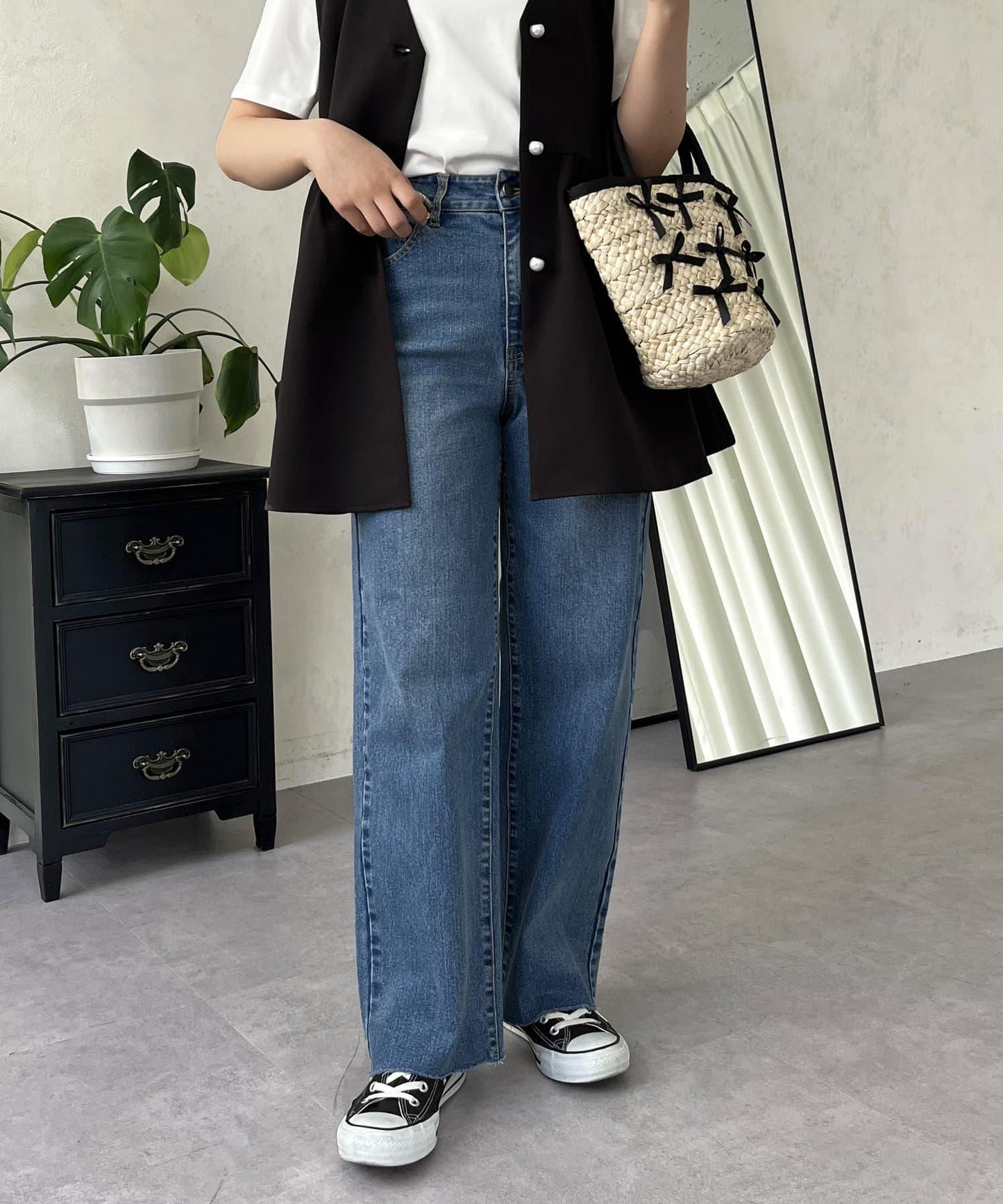 【MOMO】彈力修身直筒牛仔褲