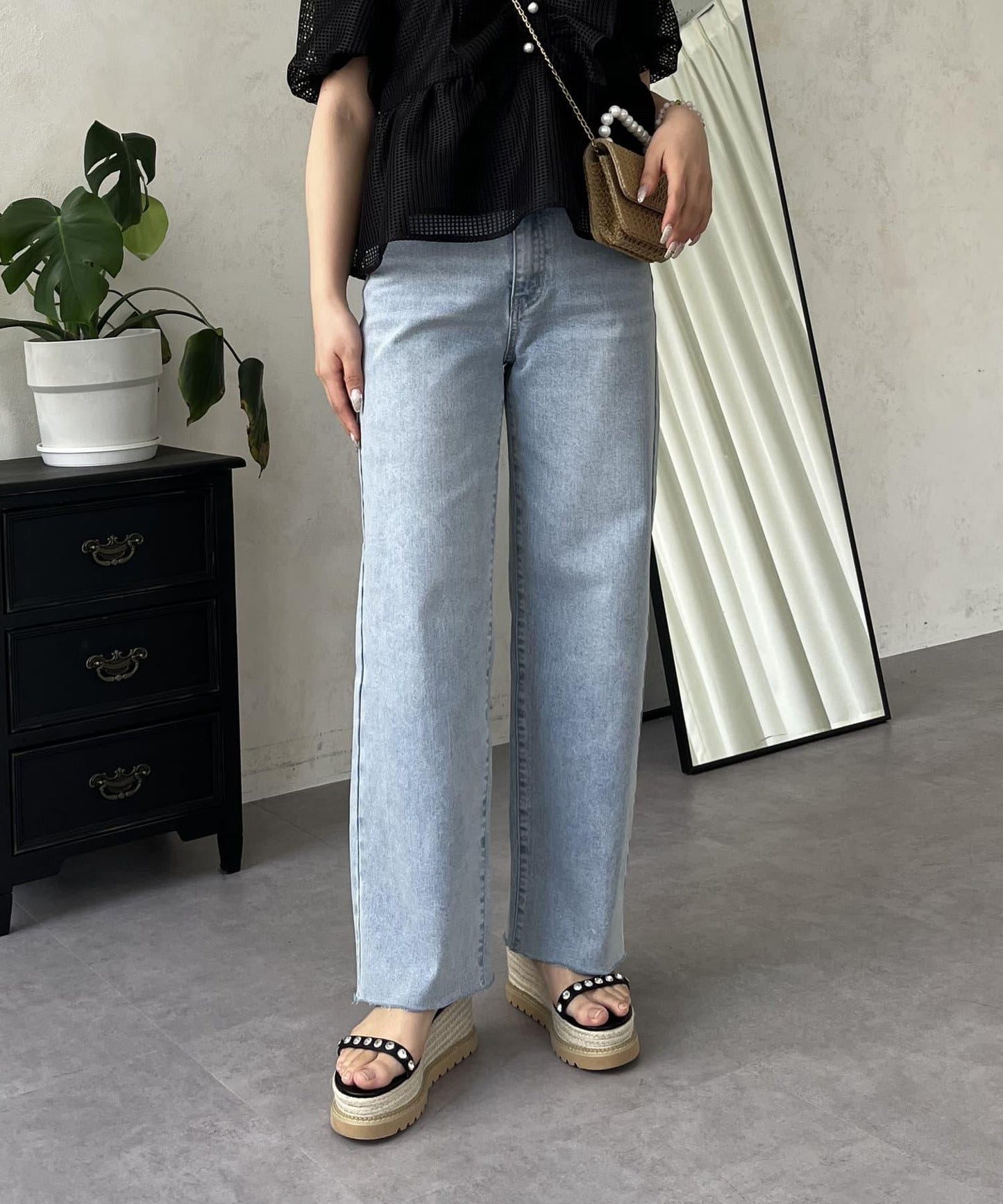 【MOMO】彈力修身直筒牛仔褲