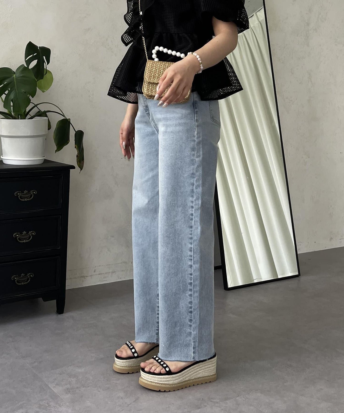 【MOMO】彈力修身直筒牛仔褲