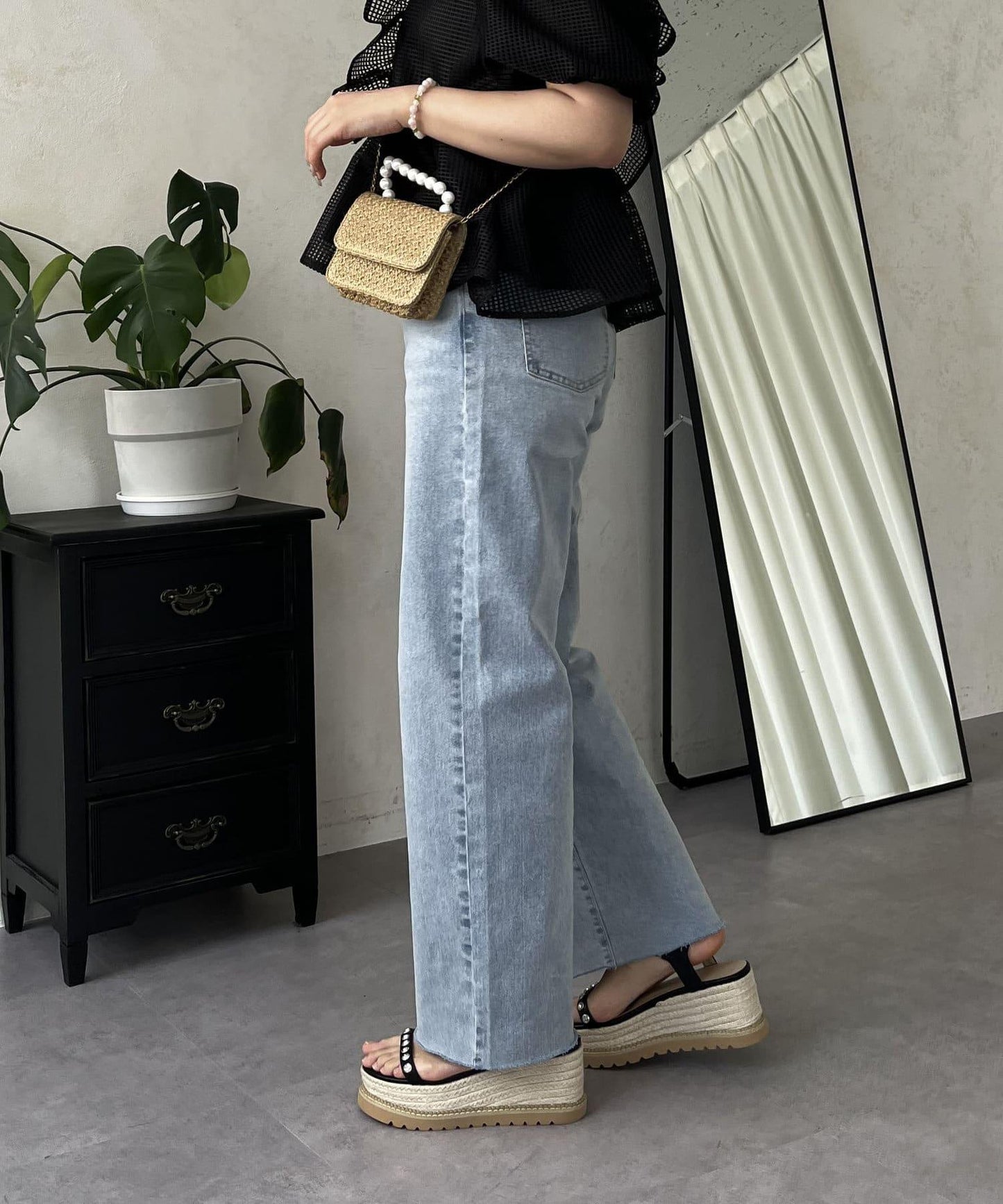 【MOMO】彈力修身直筒牛仔褲