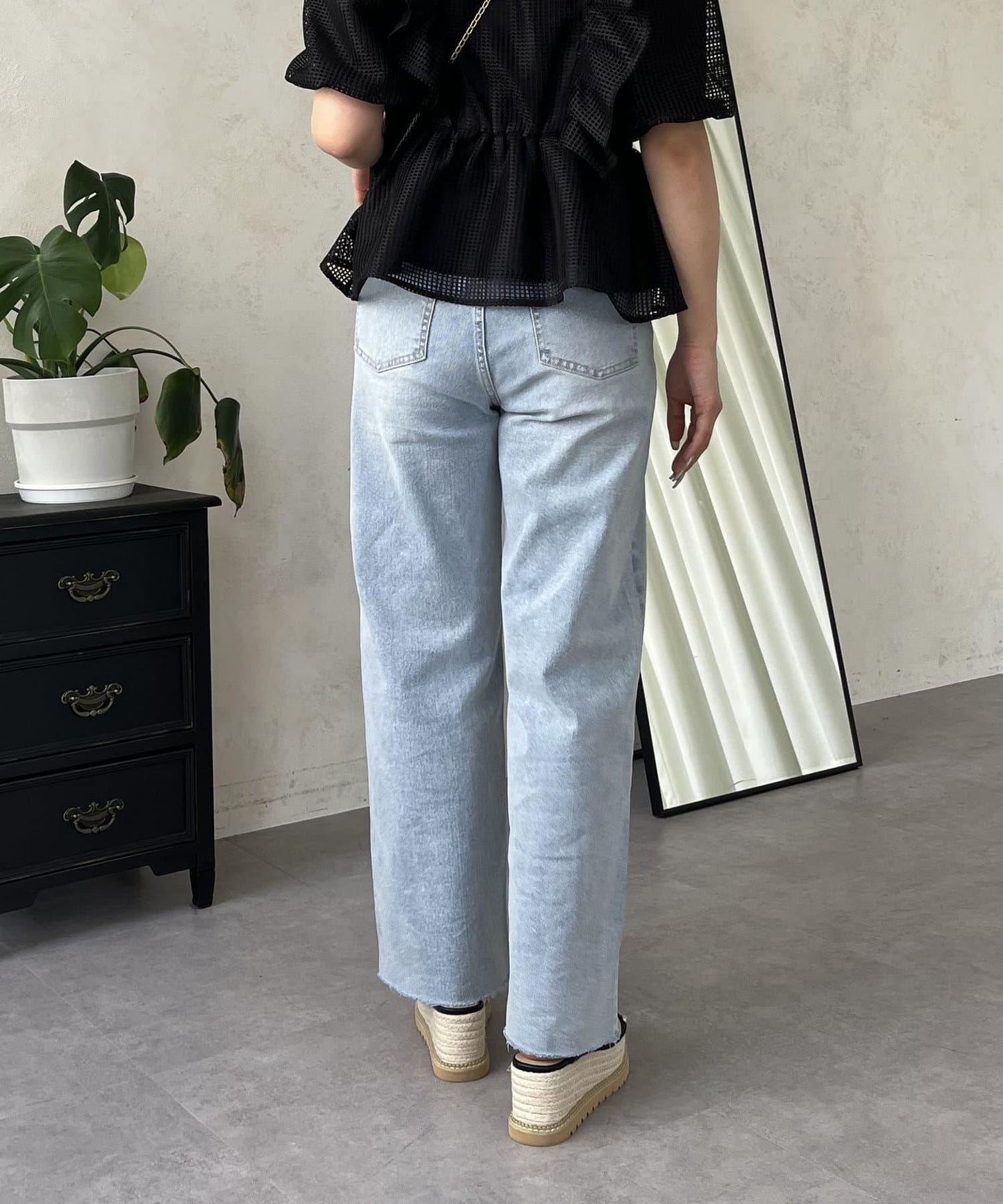 【MOMO】彈力修身直筒牛仔褲