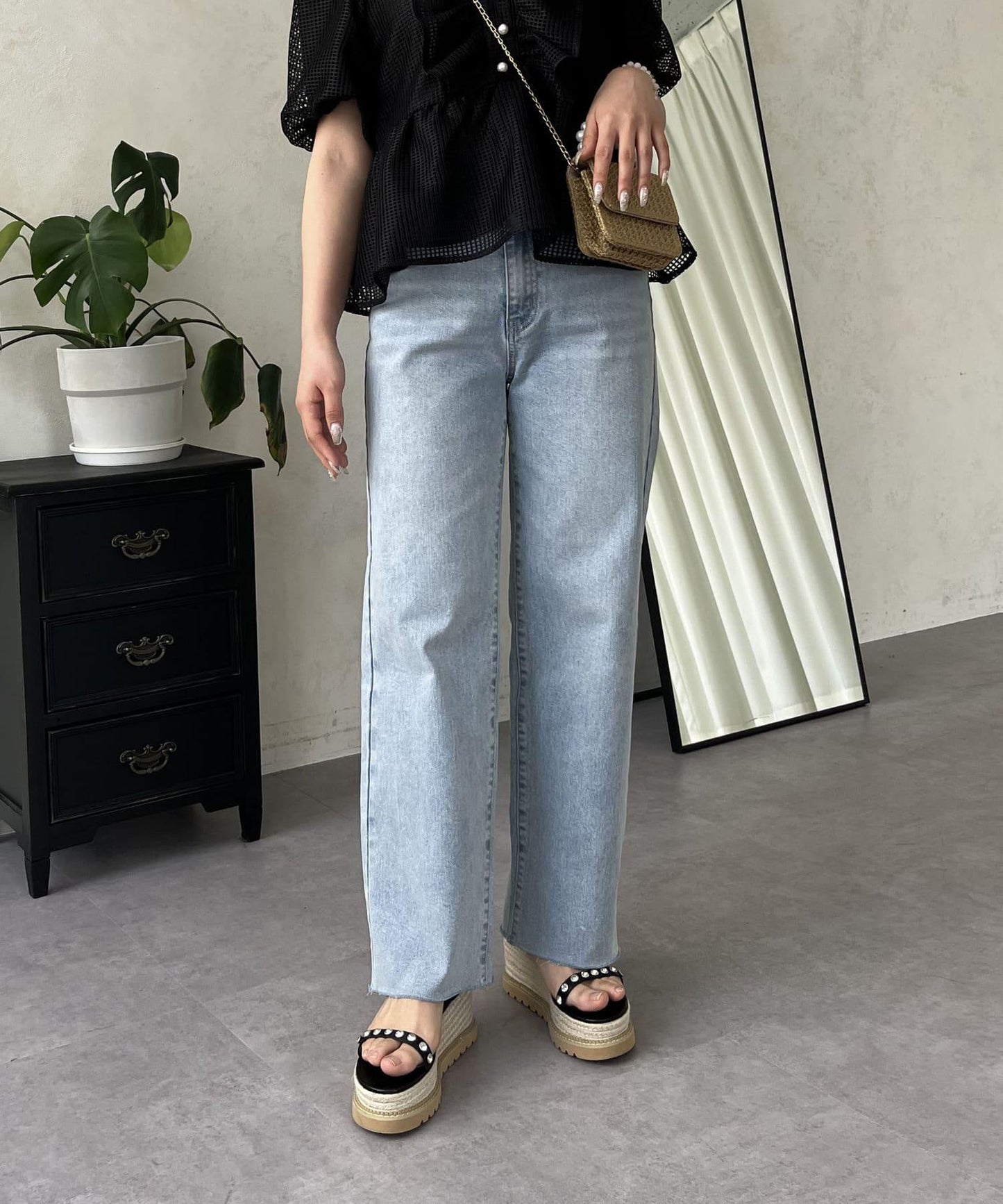 【MOMO】彈力修身直筒牛仔褲