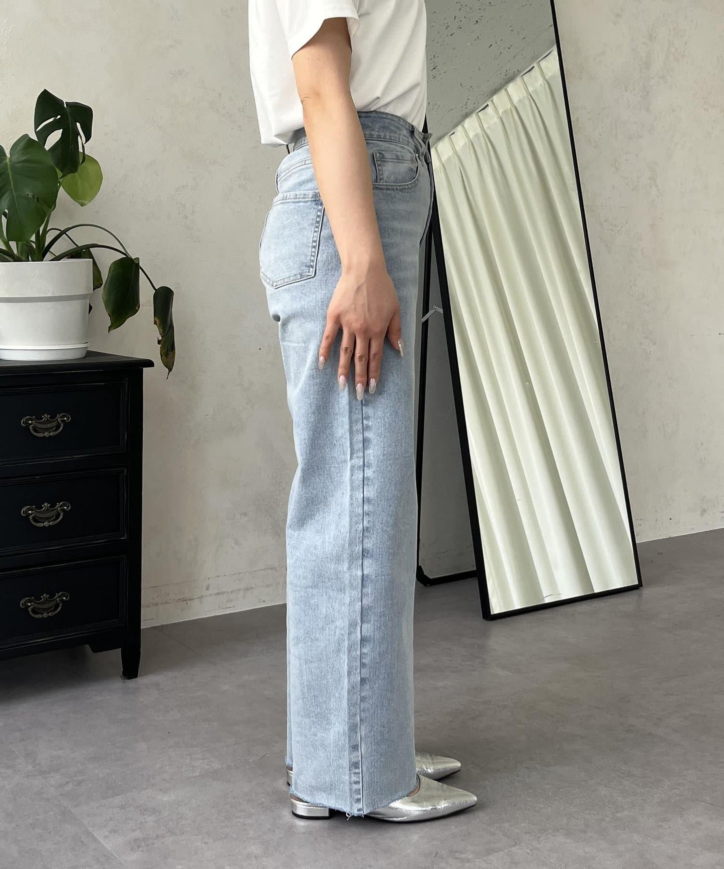 【MOMO】彈力修身直筒牛仔褲