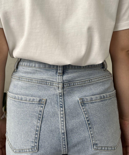 【MOMO】彈力修身直筒牛仔褲