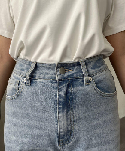 【MOMO】彈力修身直筒牛仔褲