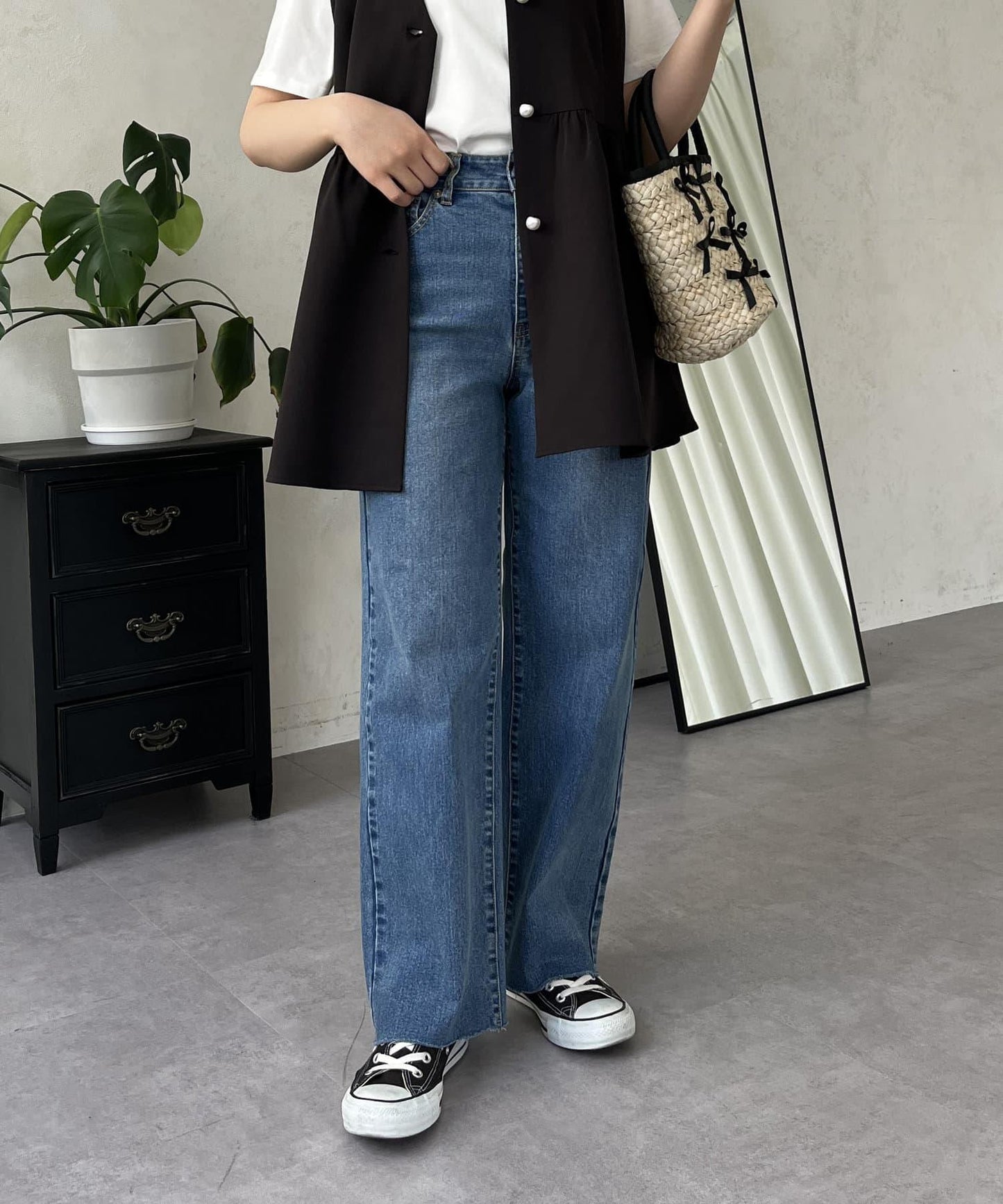 【MOMO】彈力修身直筒牛仔褲