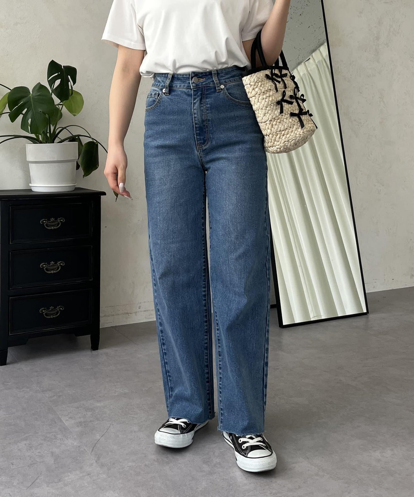 【MOMO】彈力修身直筒牛仔褲