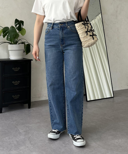 【MOMO】彈力修身直筒牛仔褲