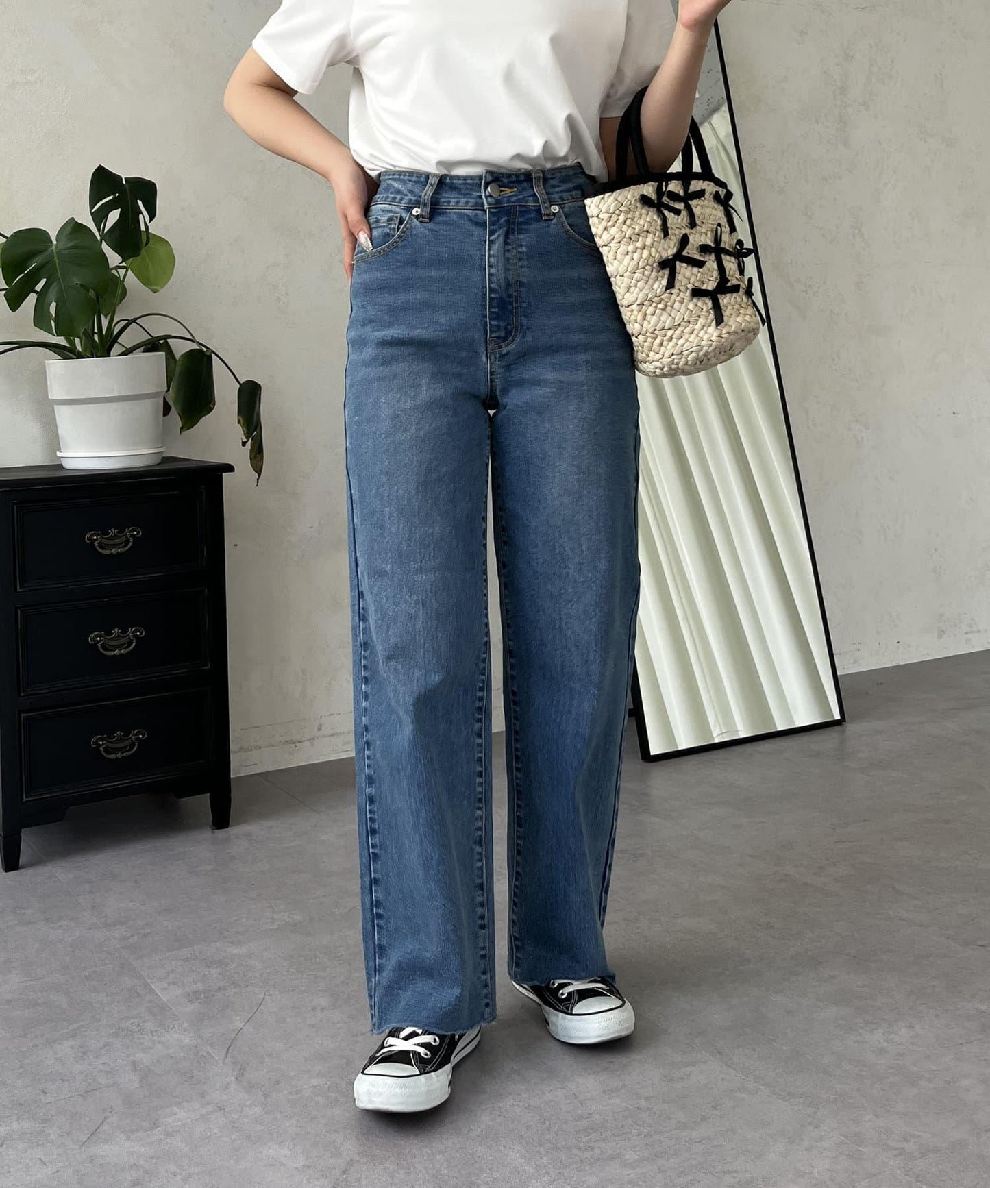 【MOMO】彈力修身直筒牛仔褲