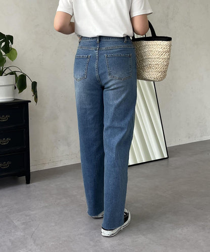 【MOMO】彈力修身直筒牛仔褲