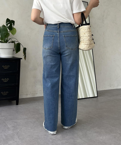 【MOMO】彈力修身直筒牛仔褲