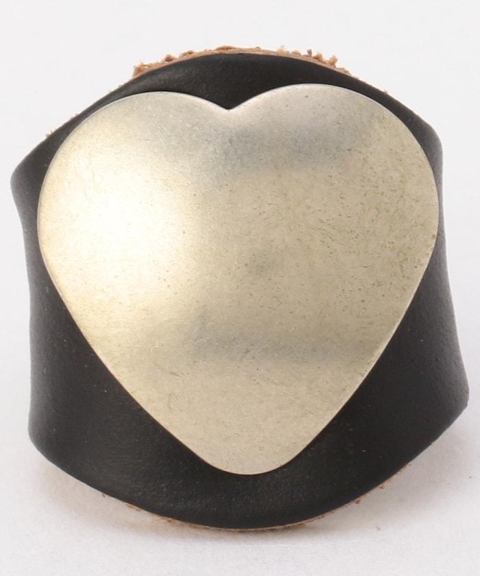 帶飾釘的皮革戒指