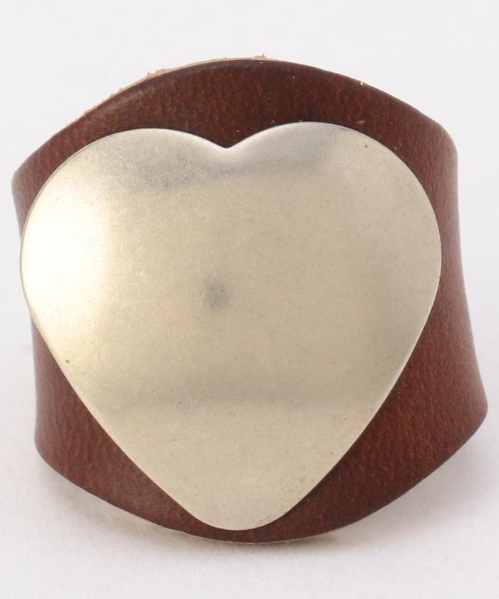 帶飾釘的皮革戒指