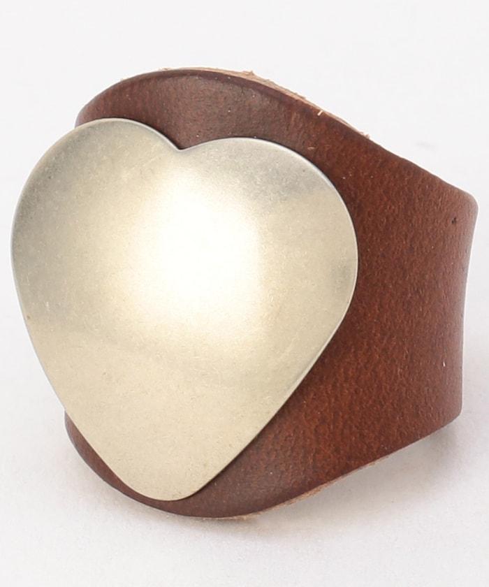 帶飾釘的皮革戒指