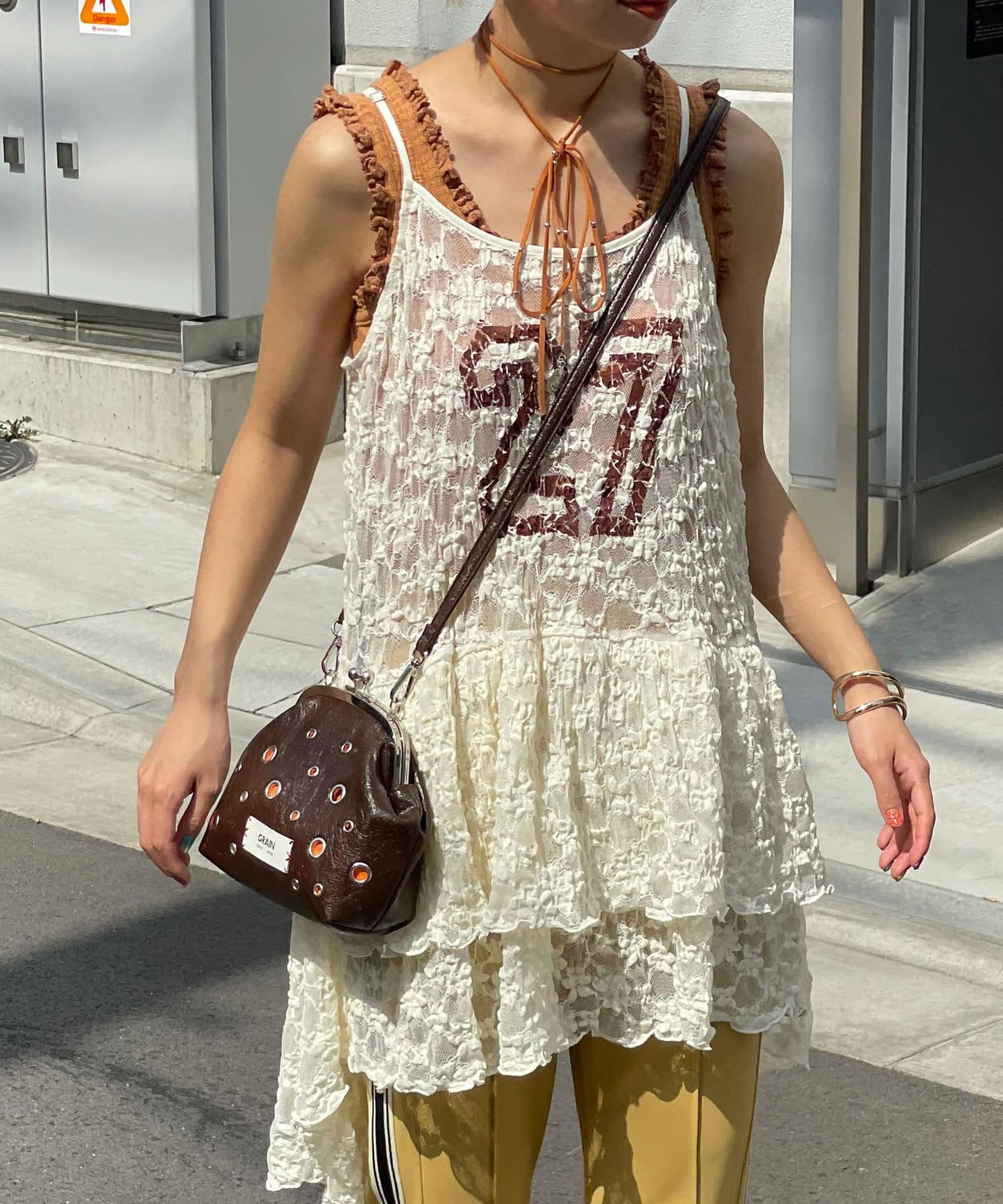 蕾絲連衣裙數字排列不規則下襬連衣裙