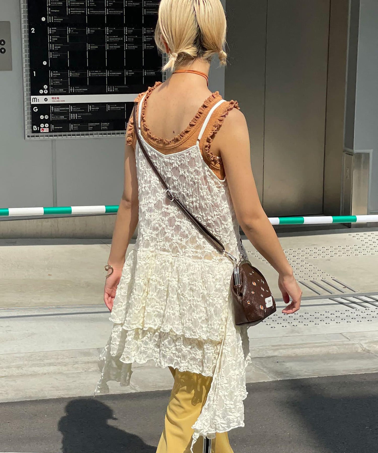 蕾絲連衣裙數字排列不規則下襬連衣裙